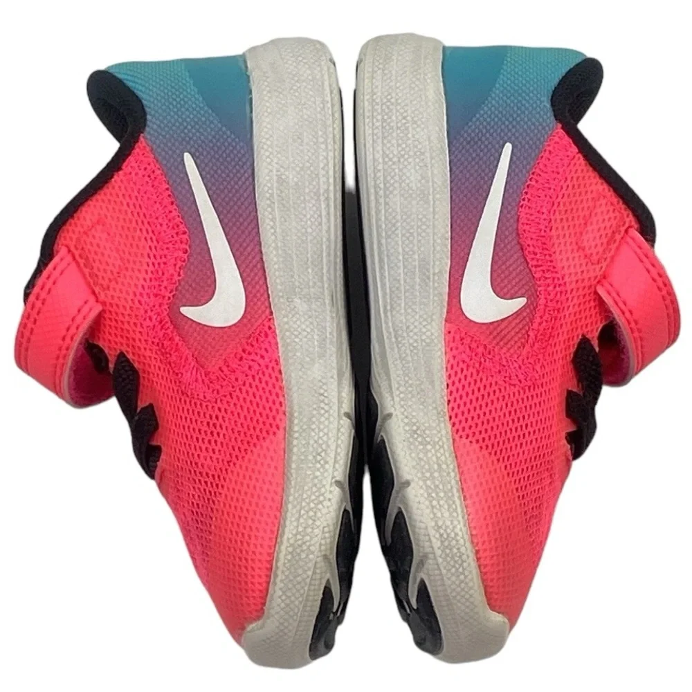 Nike Revolution 3 Sneakers 819418-404 Racer Pink Child Size 5C.